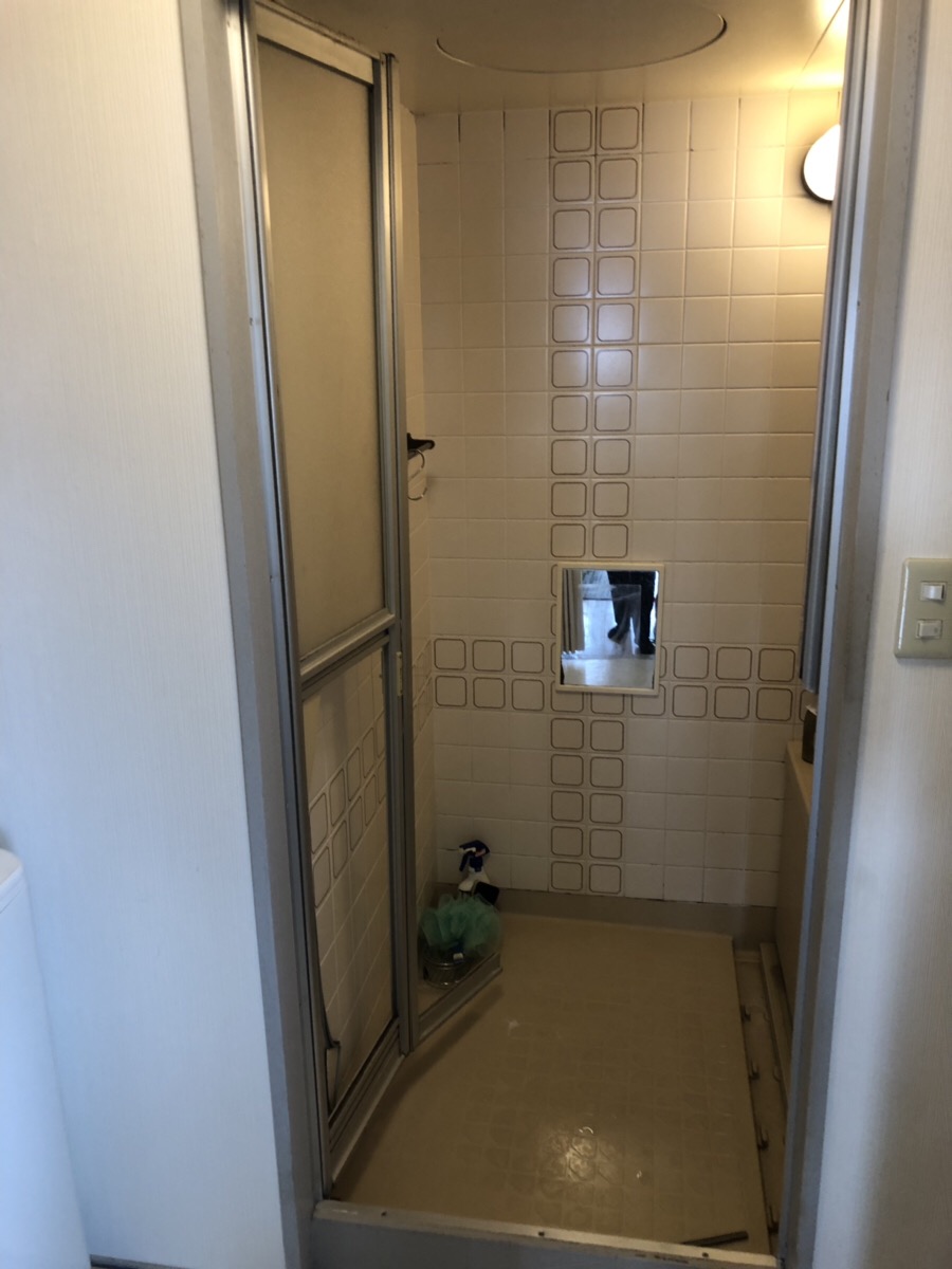 名古屋市名東区浴室ドア工事 三協アルミ浴室リフォーム用中折れ戸の